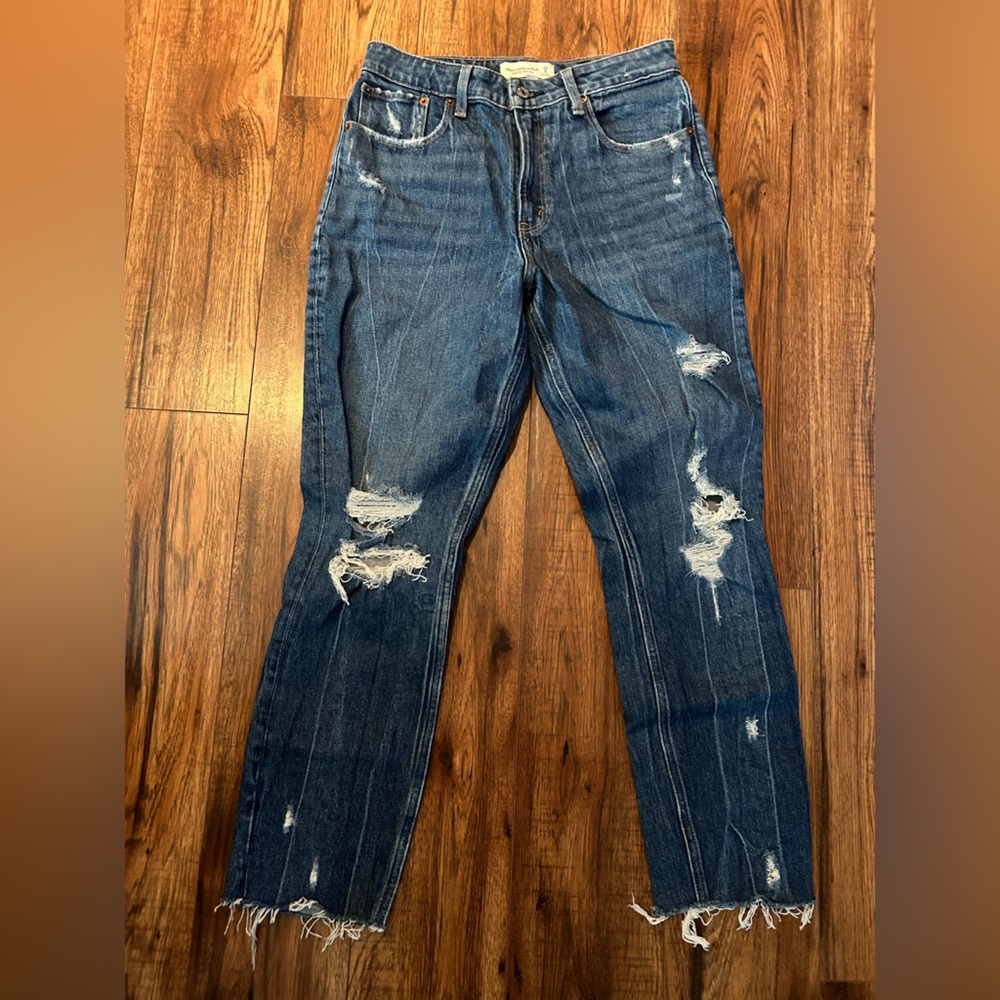 A&F - Curve Love High Rise Mom Jean (28/6L)